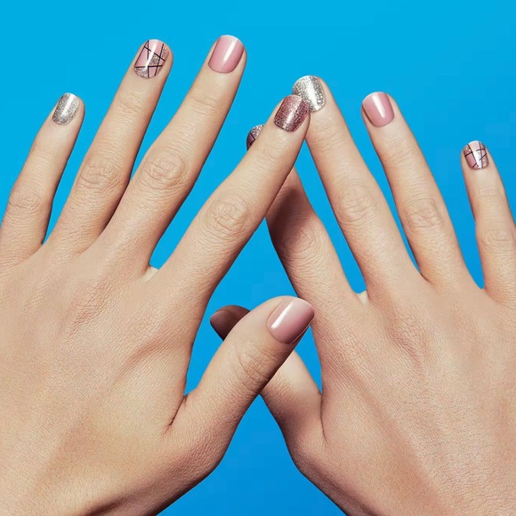 32 Dashing Diva Gloss Nail Strips - Picture 3 of 3